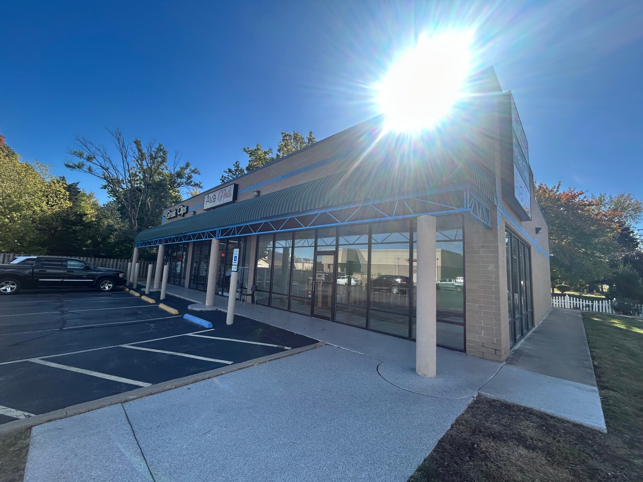 215 E Ash Ave, Decatur, IL for lease Interior Photo- Image 1 of 5