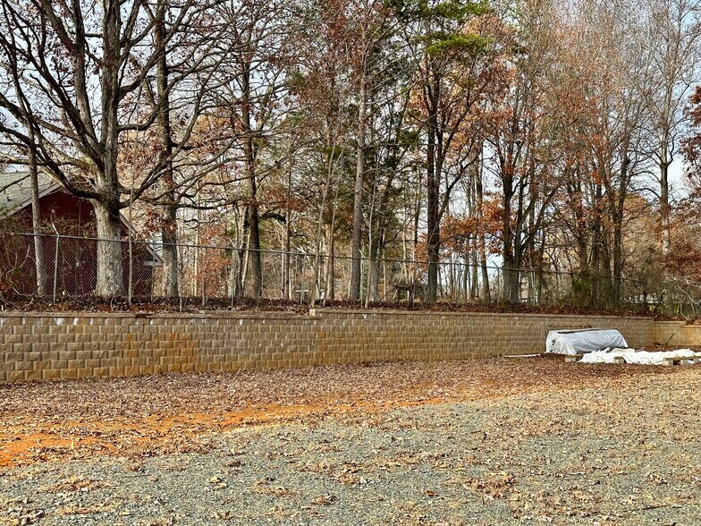 9525 Parkton, Charlotte, NC 28227