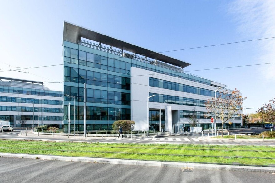 Paris Orly-Rungis, Rungis for lease - Building Photo - Image 1 of 3