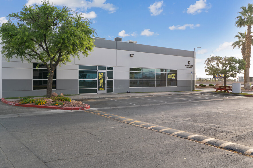 6263-6281 Dean Martin Dr, Las Vegas, NV for lease - Building Photo - Image 3 of 13