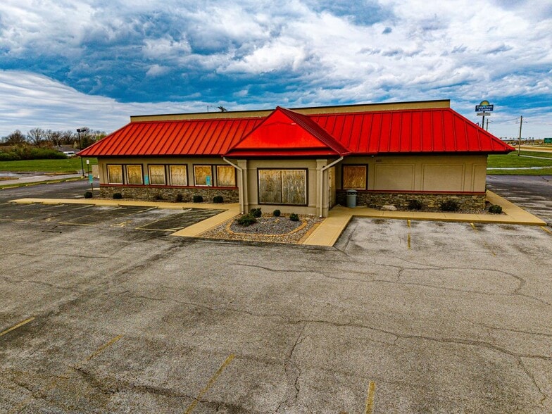 4111 Timberlake Dr, Pontoon Beach, IL for lease - Primary Photo - Image 1 of 37