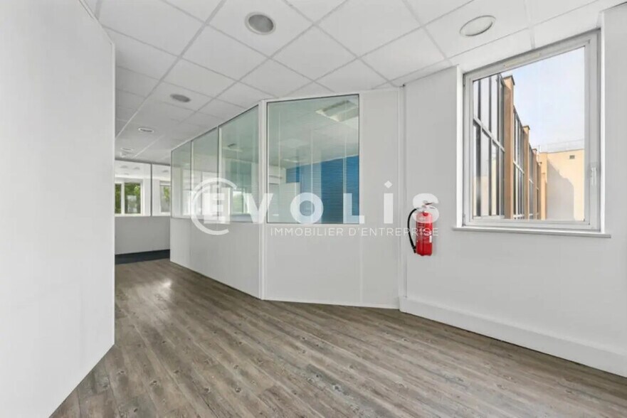 Office in Neuilly-Plaisance for lease - Interior Photo - Image 3 of 14