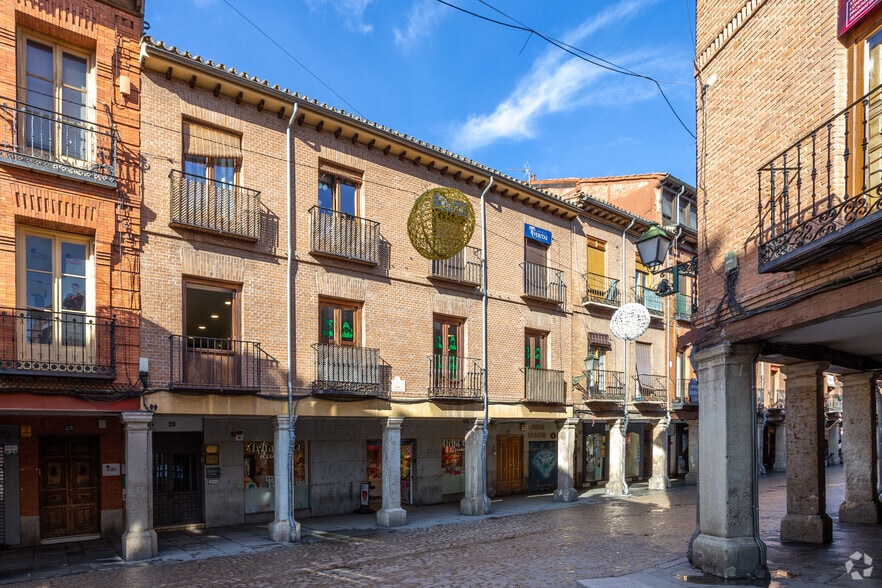 Calle Mayor, 26, Alcalá de Henares, Madrid for lease - Primary Photo - Image 1 of 1