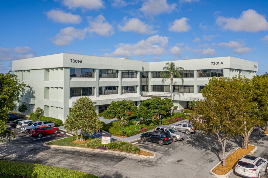 7301 W Palmetto Park Rd, Boca Raton, FL for lease - Primary Photo - Image 2 of 2