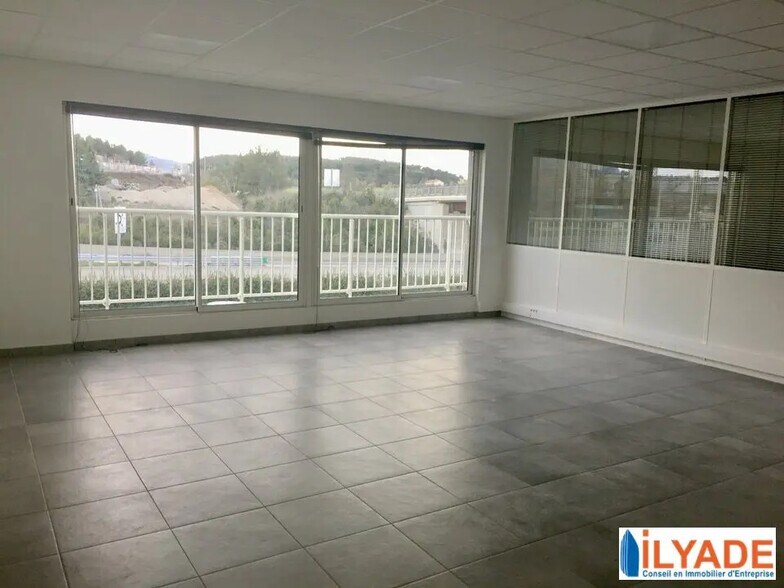 Office in Meyreuil for lease - Interior Photo - Image 1 of 9