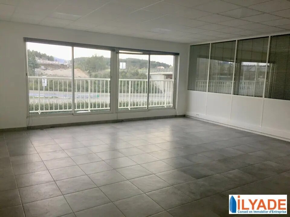Office in Meyreuil for lease Interior Photo- Image 1 of 10