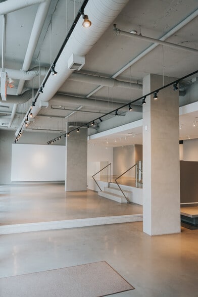 708 Main St, Vancouver, BC for sale - Interior Photo - Image 2 of 34