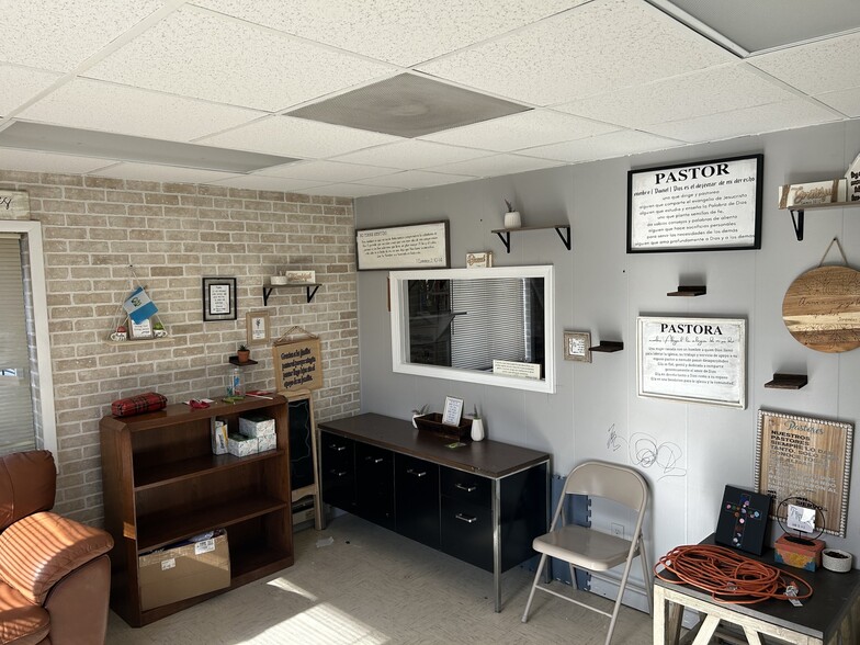 708 & 712 Stemmers Run Road portfolio of 2 properties for sale on LoopNet.com - Building Photo - Image 3 of 8