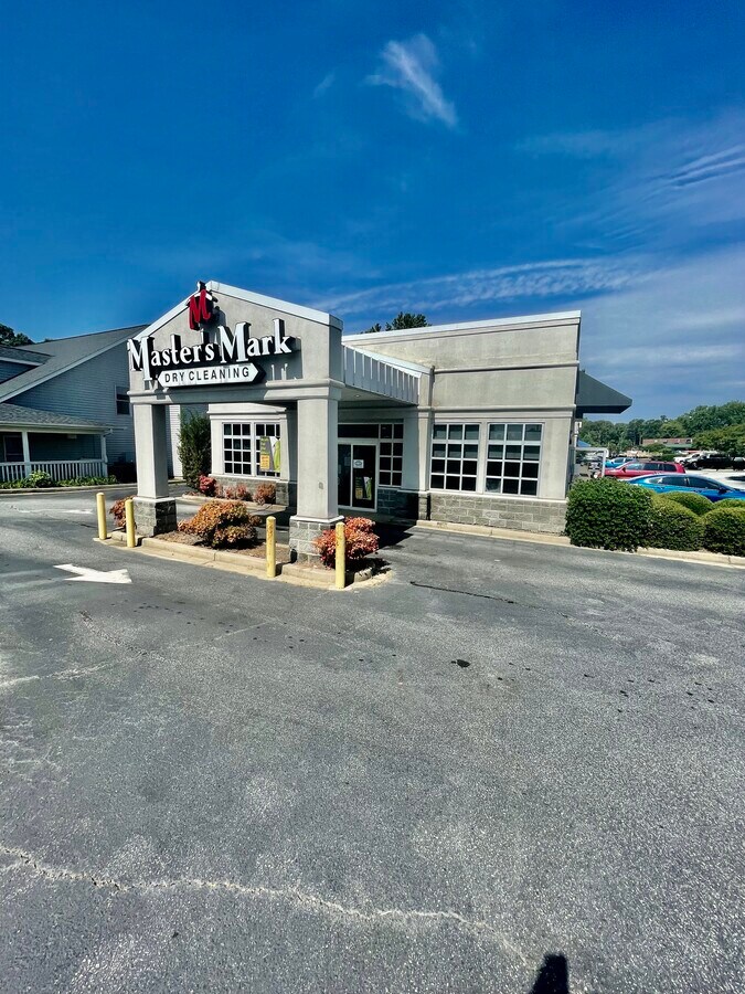 676 Fairview Rd, Simpsonville, SC 29680