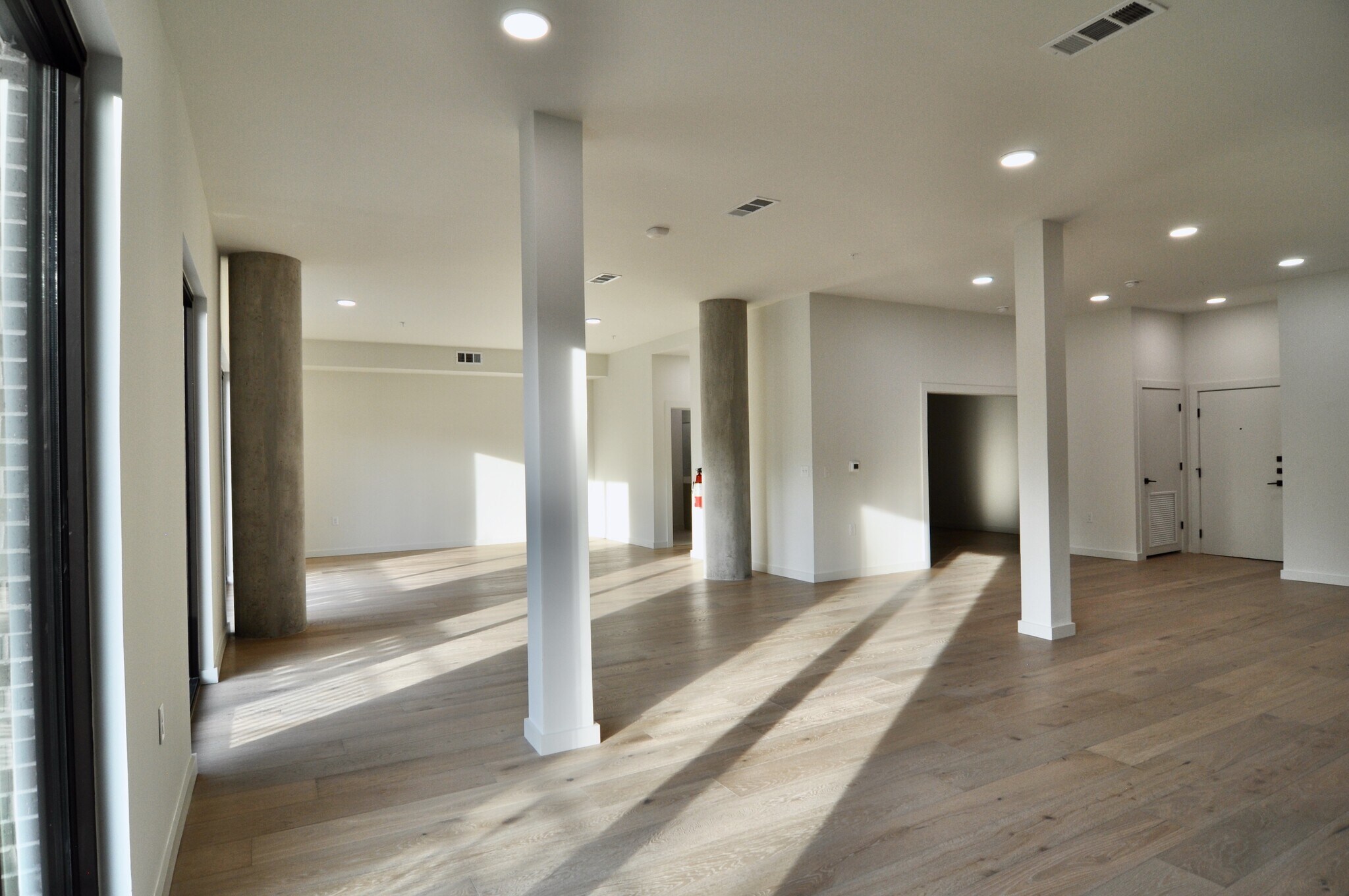 2209 S First St, Austin, TX for lease Interior Photo- Image 1 of 14