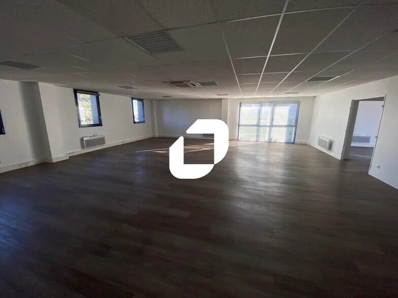 Office in VILLENEUVE-D'ASCQ for lease - Interior Photo - Image 2 of 4