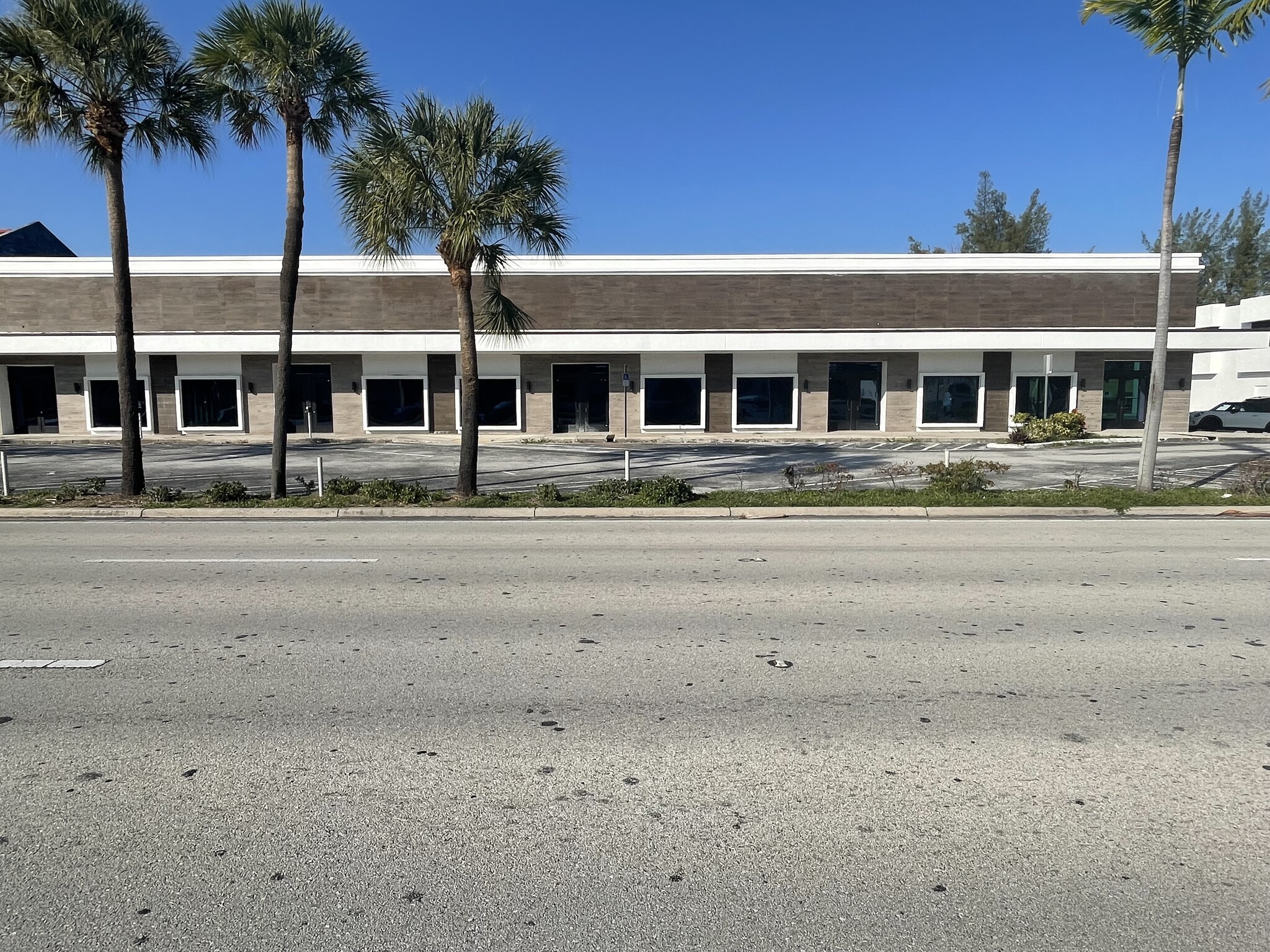 2701-2715 E Commercial Blvd, Fort Lauderdale, FL for sale Building Photo- Image 1 of 1