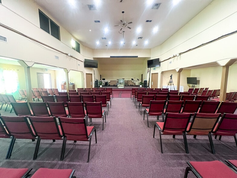 Religious Property for Sale portfolio of 3 properties for sale on LoopNet.com - Interior Photo - Image 2 of 13