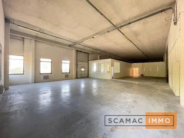 Industrial in Chilly-Mazarin for lease - Building Photo - Image 3 of 9