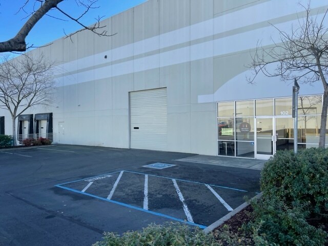 256 Sutton Pl, Santa Rosa, CA for lease - Building Photo - Image 2 of 4