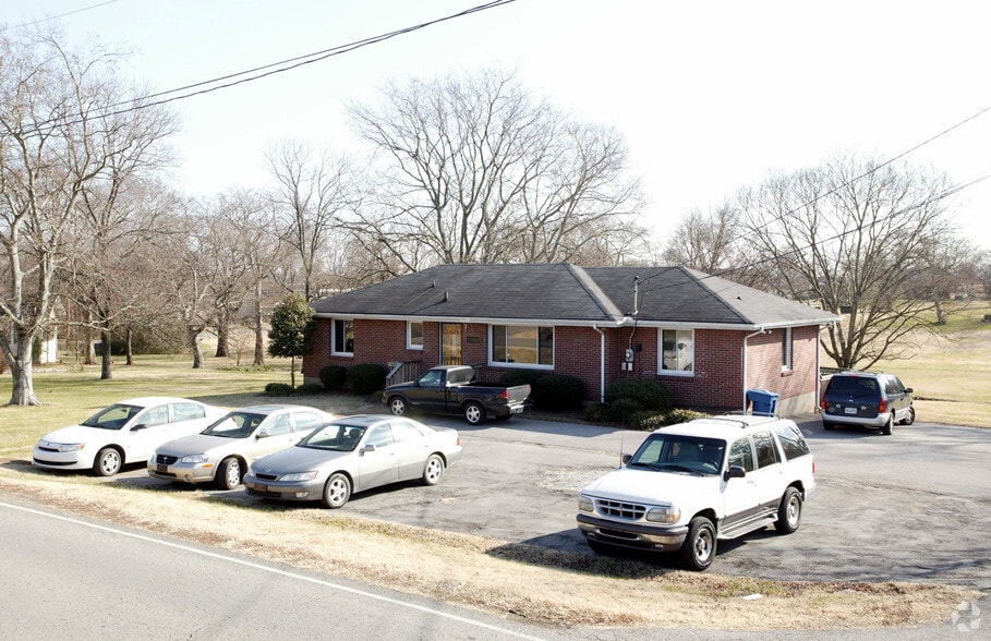 206 Bluebird Dr, Goodlettsville, TN for lease - Building Photo - Image 2 of 4