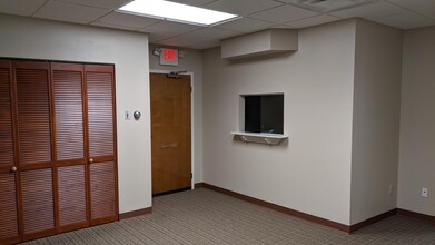 5335 Far Hills Ave, Dayton, OH for lease Interior Photo- Image 2 of 5