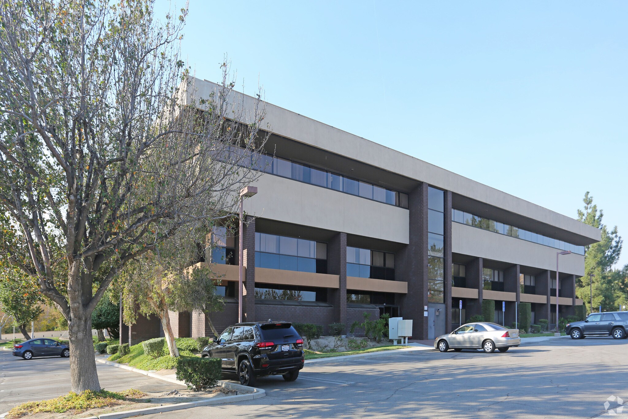 2950 Sycamore Dr, Simi Valley, CA for lease Primary Photo- Image 1 of 6