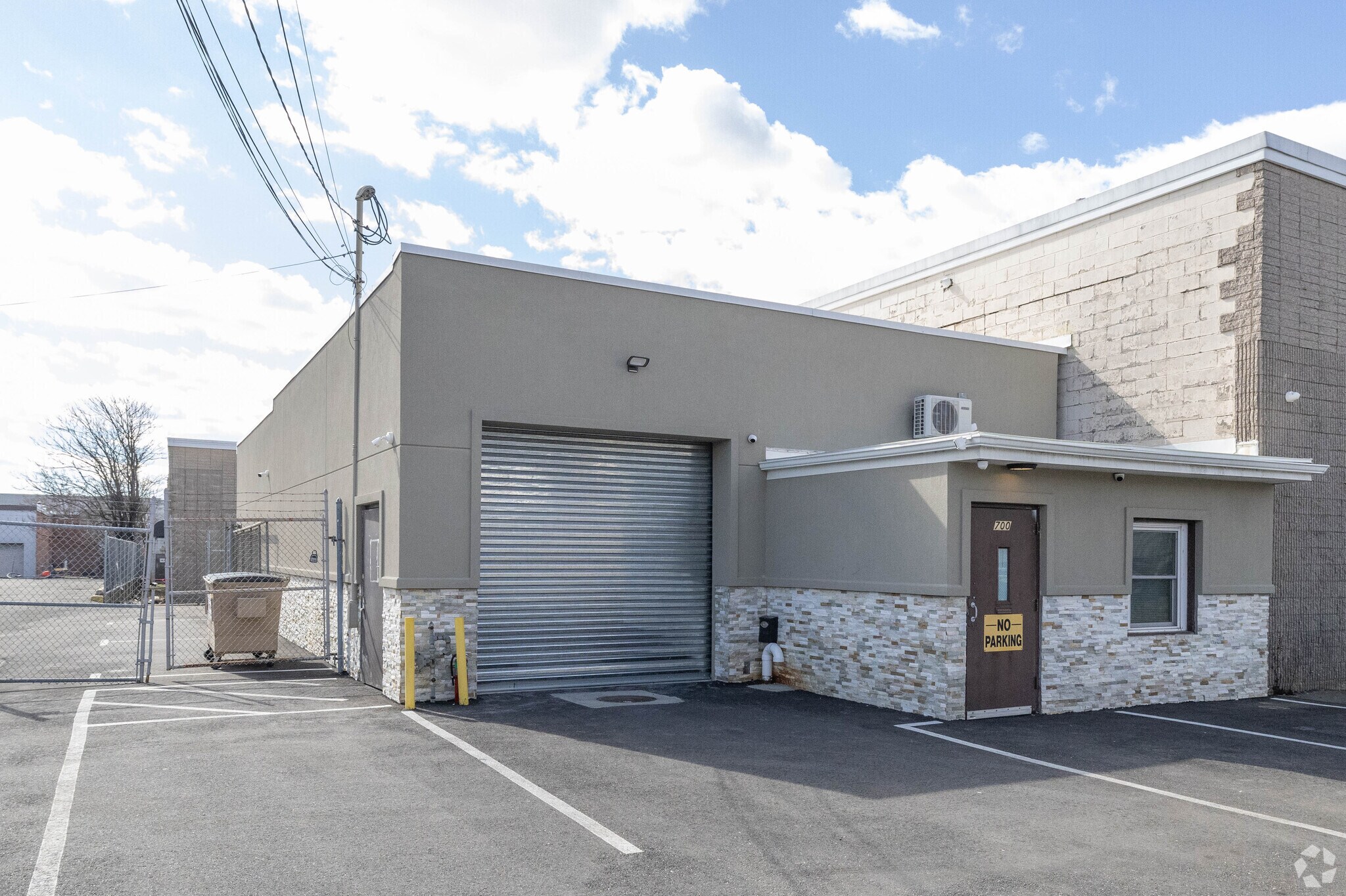 700 Summa Ave, Westbury, NY for sale Primary Photo- Image 1 of 1