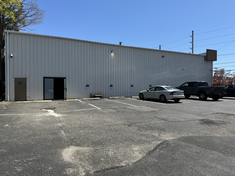 429 W Main St, Patchogue, NY for lease - Building Photo - Image 2 of 11