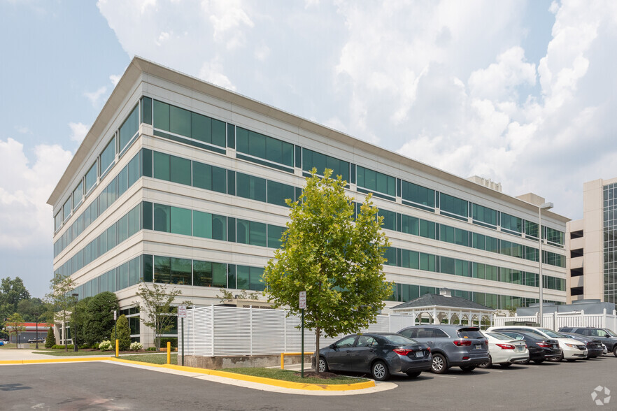 6565 Arlington Blvd, Falls Church, VA for lease - Building Photo - Image 2 of 8