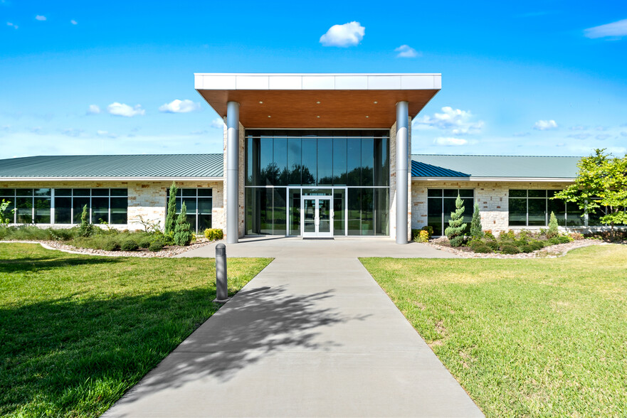 4001 Central Pointe Pky, Temple, TX for lease - Building Photo - Image 1 of 8