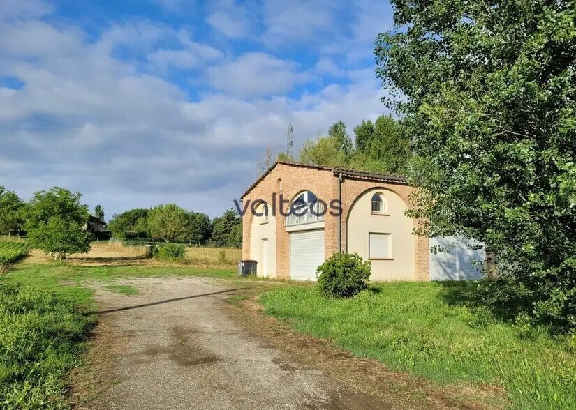 Office in Flourens for lease - Building Photo - Image 3 of 14