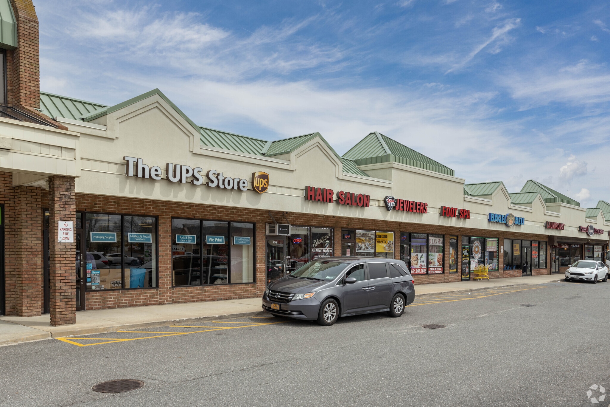 656 N Wellwood Ave, Lindenhurst, NY 11757 Sunrise Plaza Shopping