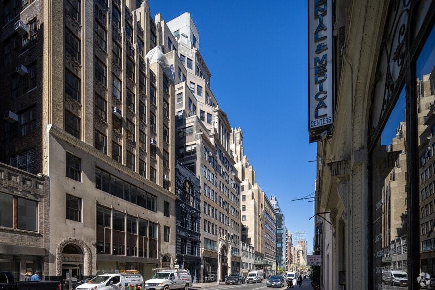 242 W 30th St, New York, NY for lease - Building Photo - Image 3 of 6