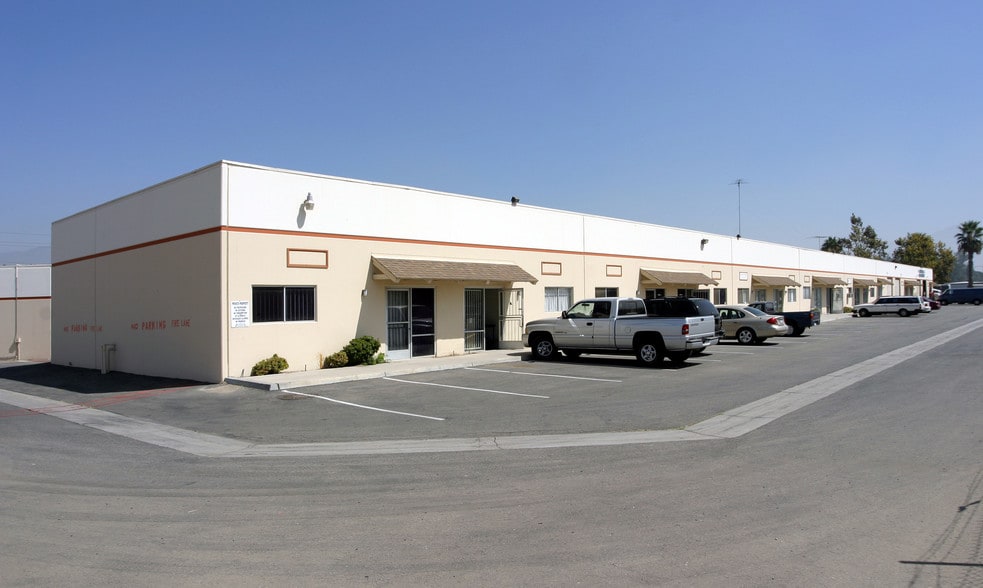 285 E Mill St, San Bernardino, CA for lease - Primary Photo - Image 3 of 4