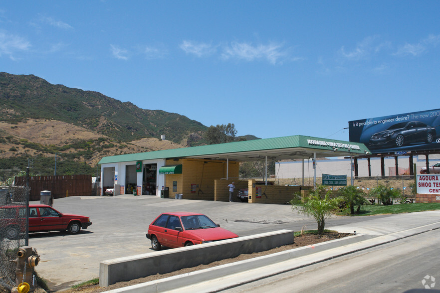 29338 Roadside Dr, Agoura Hills, CA for lease - Building Photo - Image 2 of 4