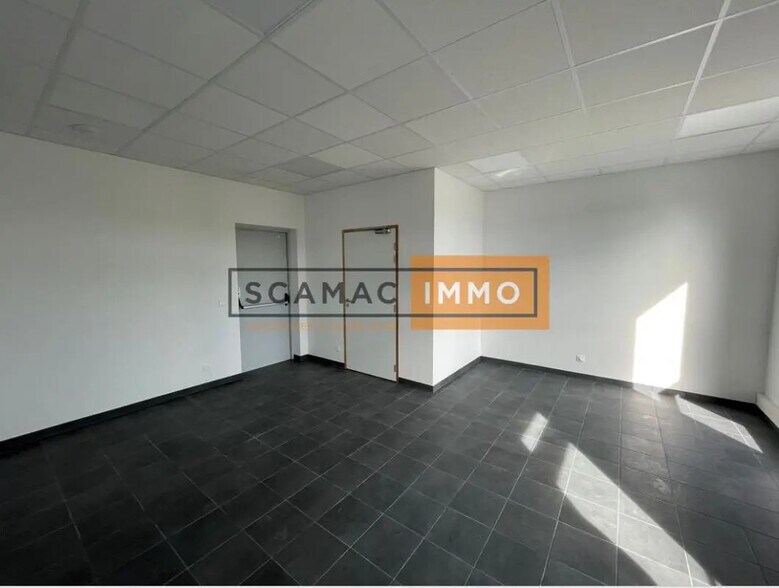 Office in Vaires-sur-Marne for lease - Building Photo - Image 3 of 20