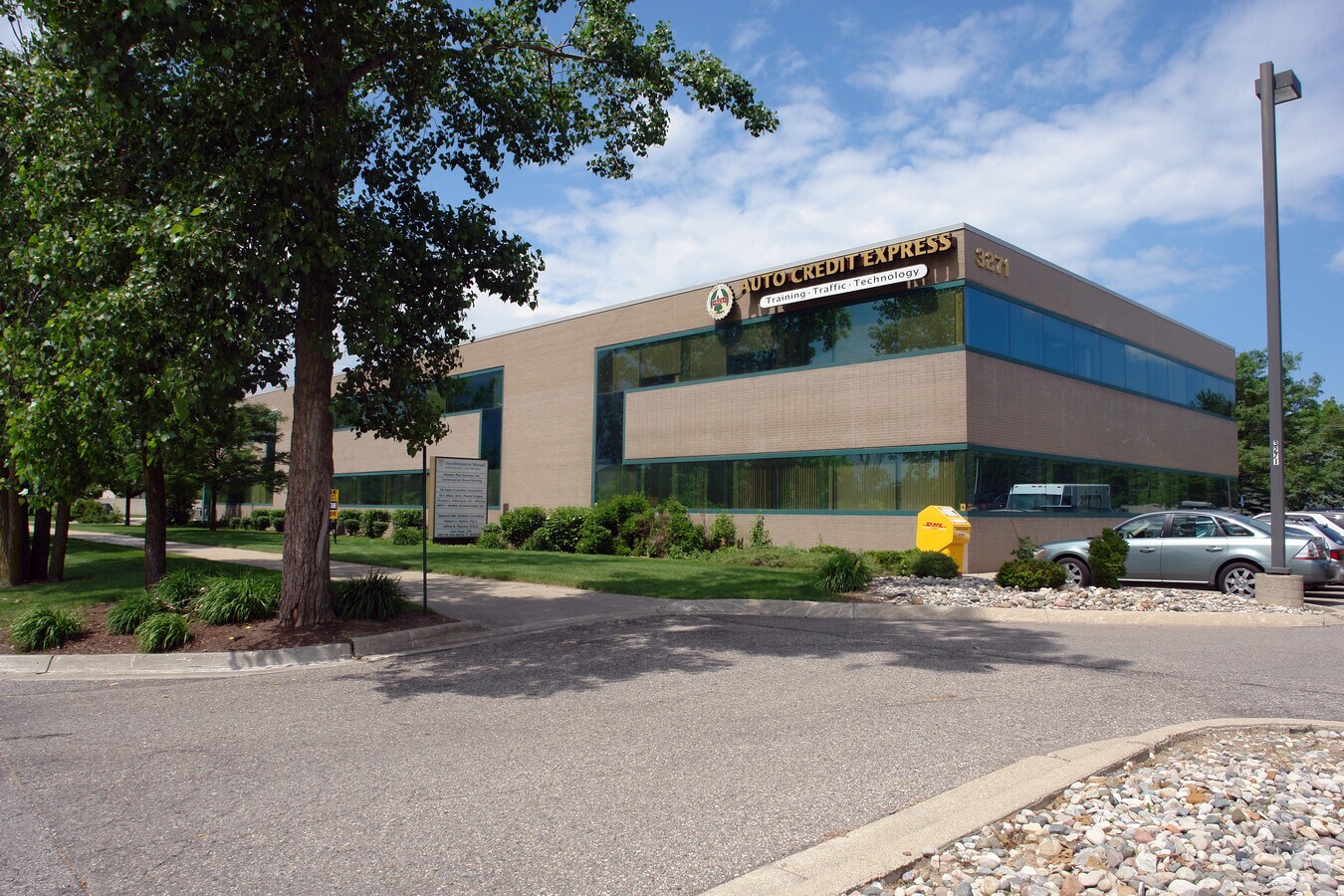 3271 Five Points Dr, Auburn Hills, MI 48326 Office Centre West