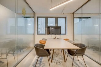 18 Rue D'Hauteville, Paris for lease Building Photo- Image 2 of 6