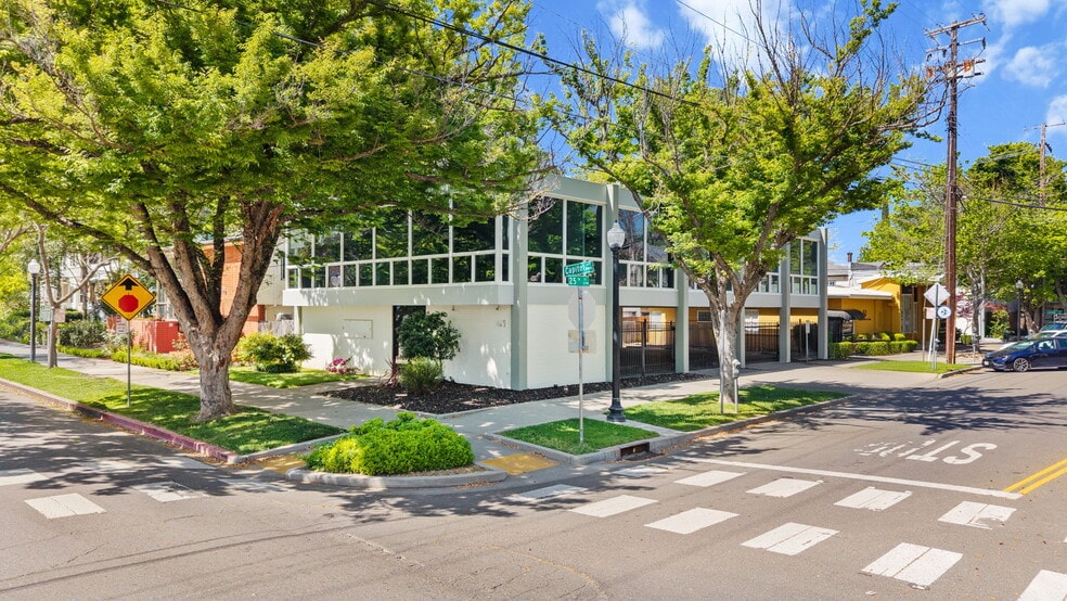 2431 Capitol Ave, Sacramento, CA for lease - Primary Photo - Image 1 of 39