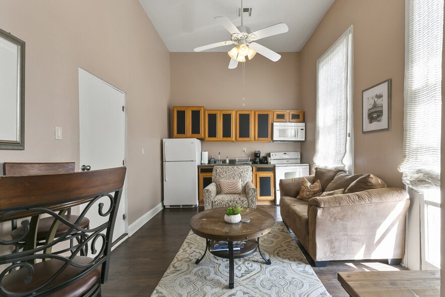 2529 Dauphine St, New Orleans, LA for sale - Interior Photo - Image 3 of 22