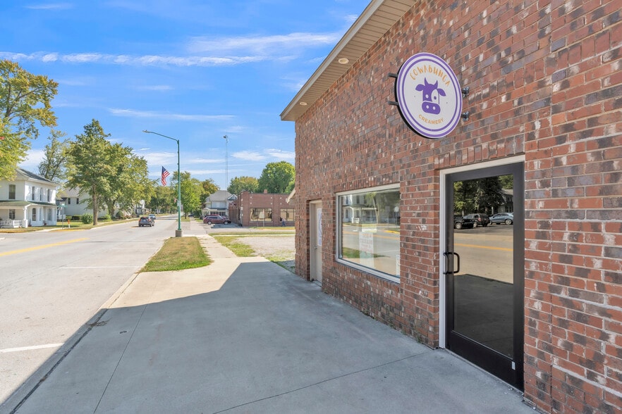 118 E Main St, Albion, IN for sale - Building Photo - Image 3 of 29