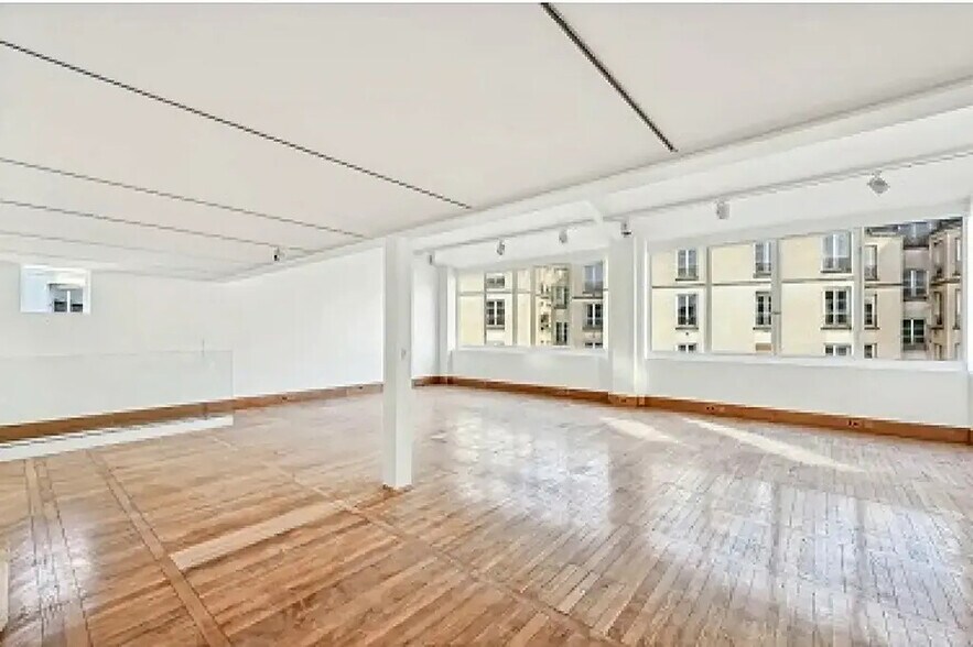 Office in Paris for lease - Interior Photo - Image 2 of 6
