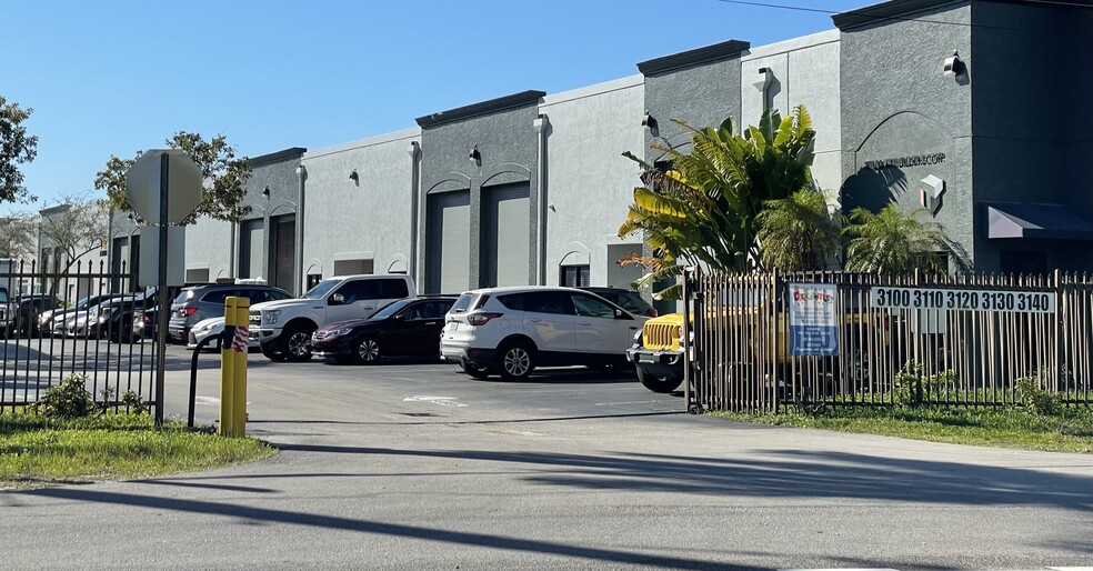 3140 W 84th St, Hialeah, FL for lease - Building Photo - Image 1 of 6