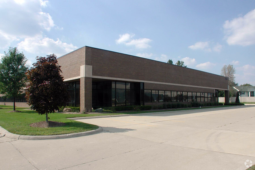 36333 Mound Rd, Sterling Heights, MI for lease - Building Photo - Image 2 of 4