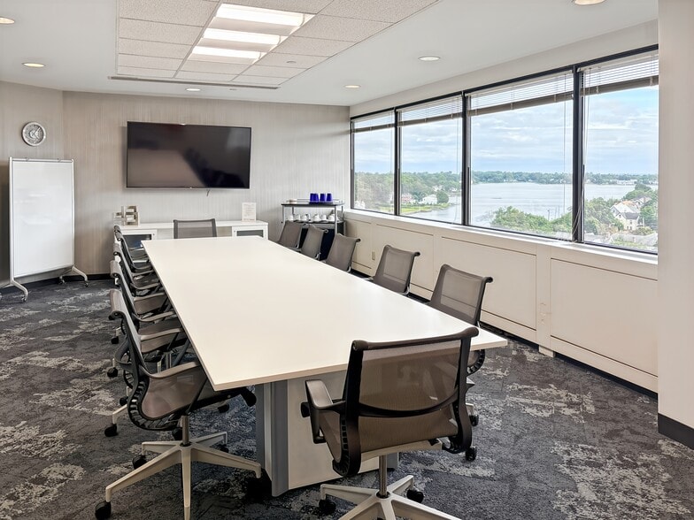 1266 E Main St, Stamford, CT for lease - Interior Photo - Image 2 of 19