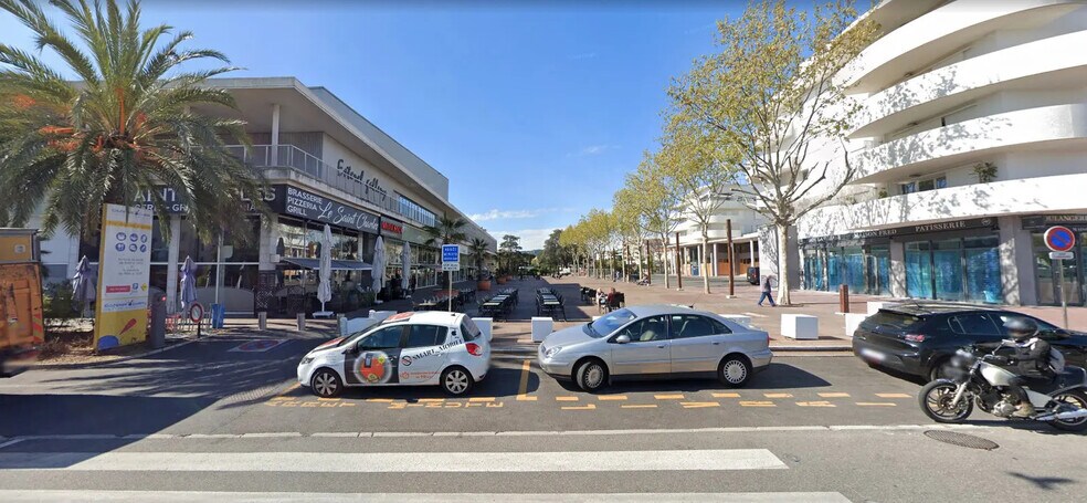 Retail in Mandelieu-la-Napoule for lease - Building Photo - Image 3 of 3