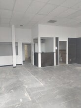 411 Jericho Tpke, New Hyde Park, NY for sale Interior Photo- Image 2 of 8