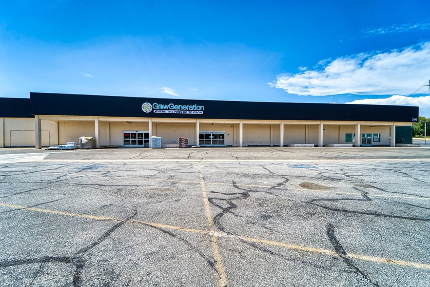 2340 Athens Ave, Redding, CA for lease - Building Photo - Image 2 of 14