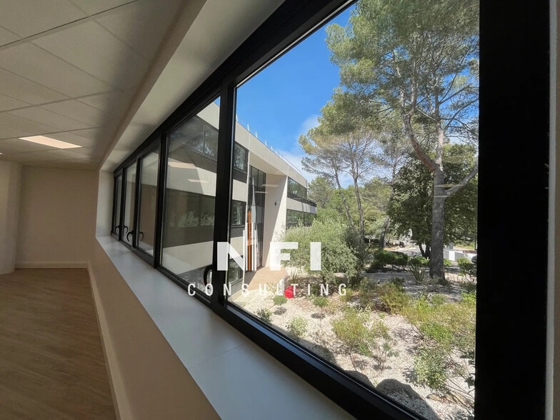 Office in Valbonne for lease - Interior Photo - Image 2 of 7