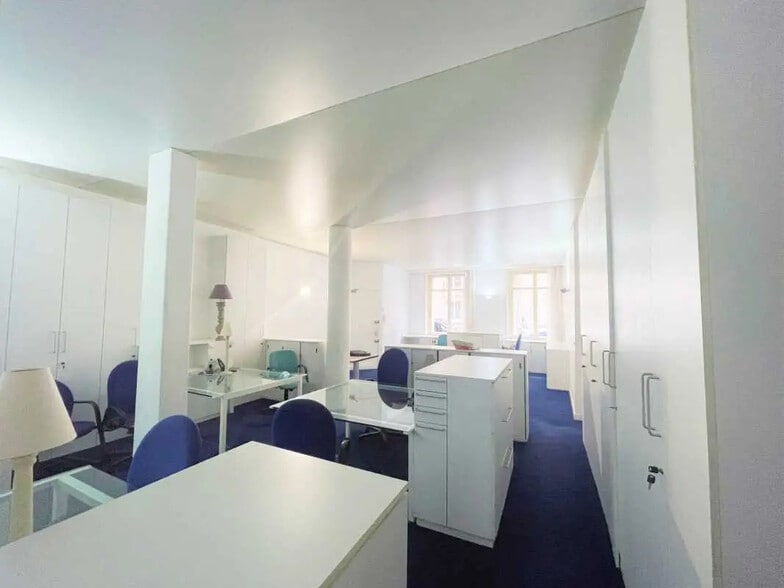 Office in Paris for lease - Interior Photo - Image 3 of 7