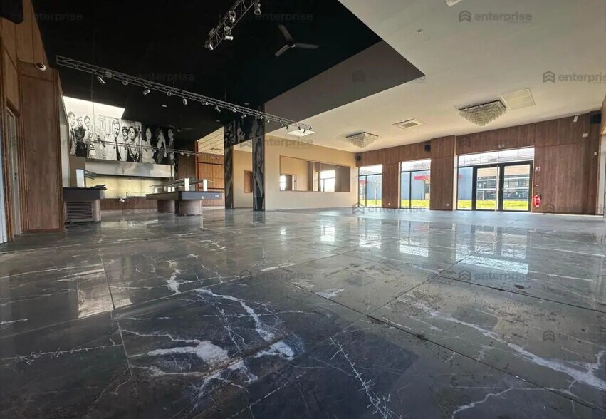 Retail in Bruay-la-Buissière for lease - Interior Photo - Image 3 of 5