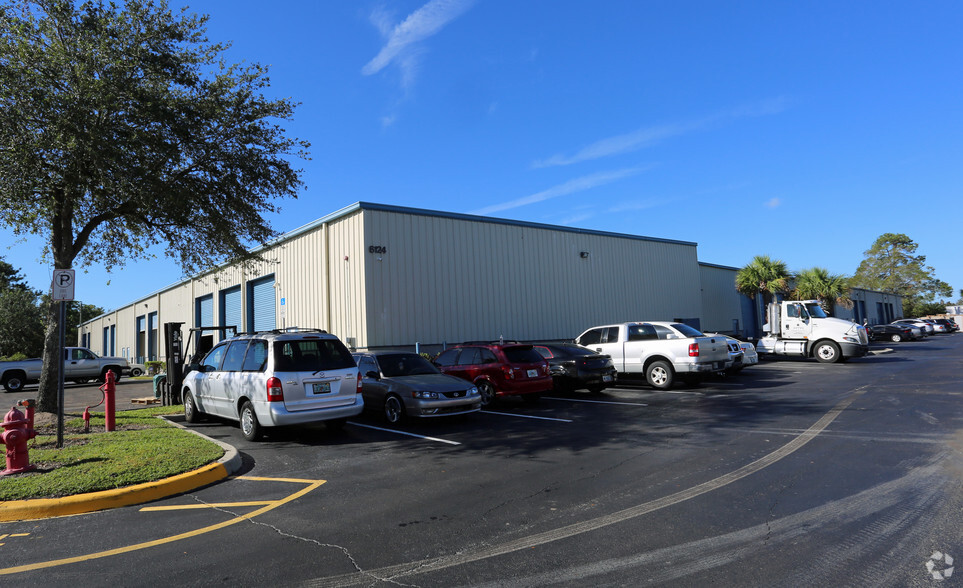 6124 Hanging Moss Rd, Orlando, FL for lease - Primary Photo - Image 1 of 10