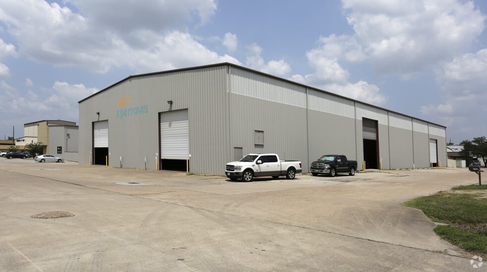 6754-6758 Northwinds Dr, Houston, TX for lease - Primary Photo - Image 3 of 6