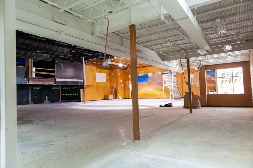 55 Spiral Dr, Florence, KY for sale - Interior Photo - Image 2 of 4